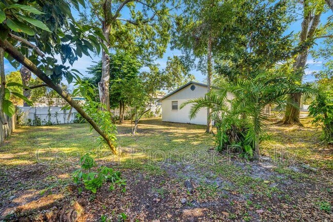 Photo - 9610 N 12th St Unidad Apt A