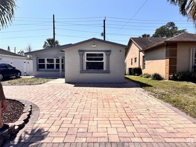 Building Photo - 2910 NW 6th Ct Rental