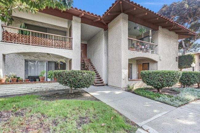 Building Photo - Beautiful 2 BD, 2 BA First Floor Condo at ...