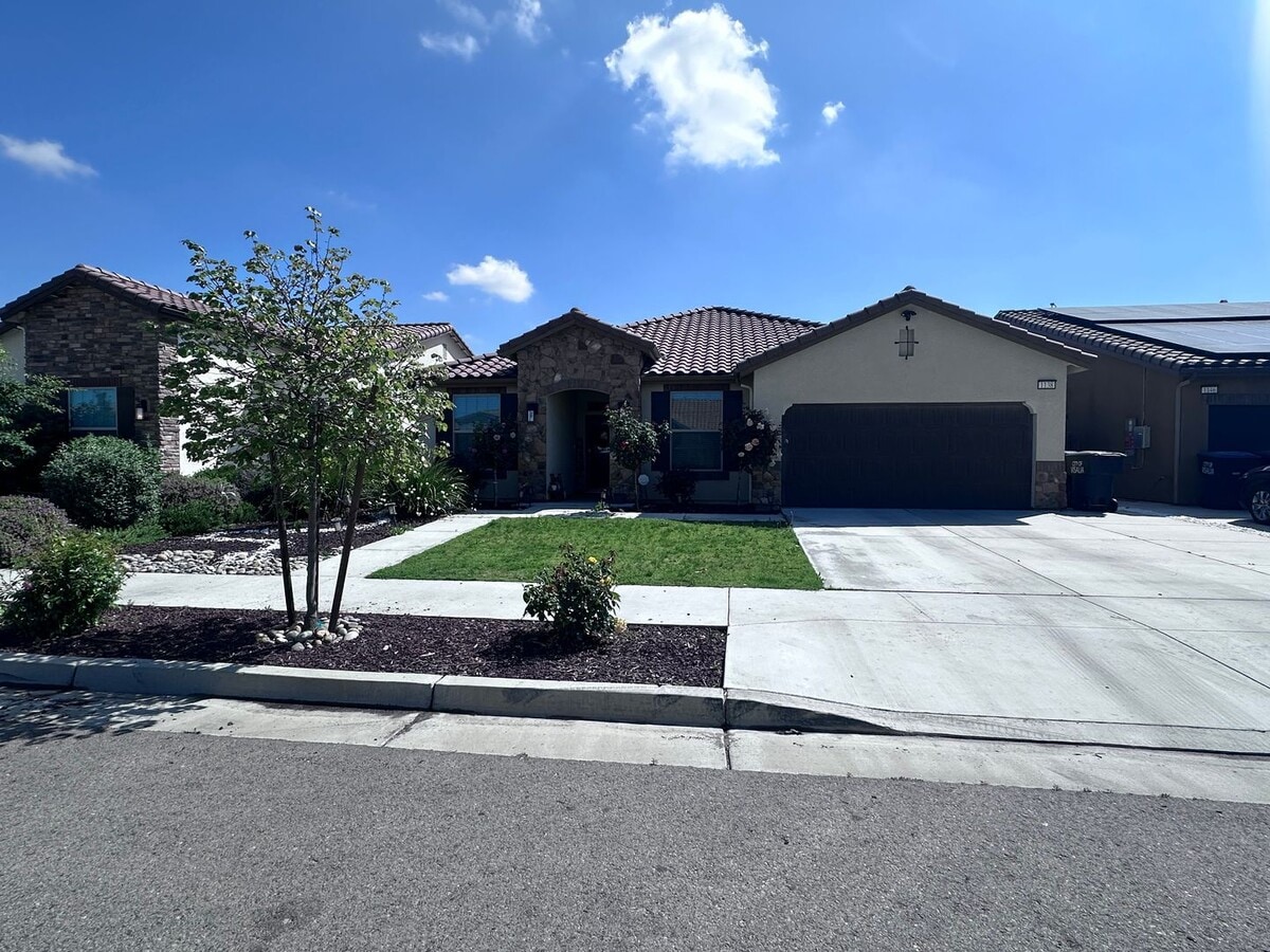 Photo - SE Visalia home coming soon! Equipped w/ Solar & Tesla charger