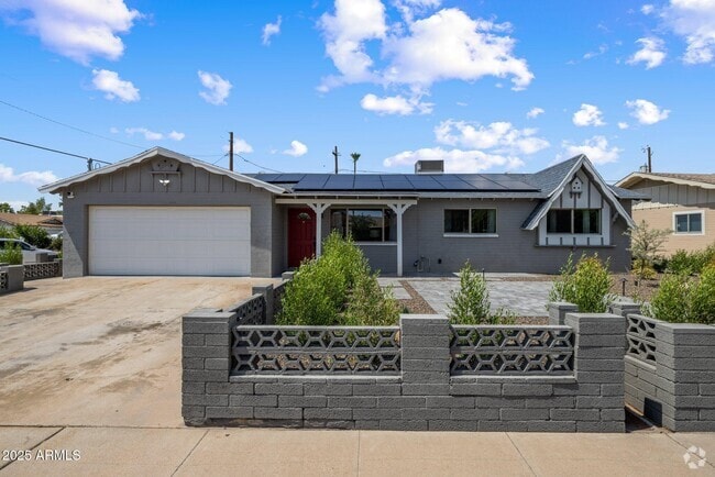 Building Photo - 3244 W Voltaire Ave Rental