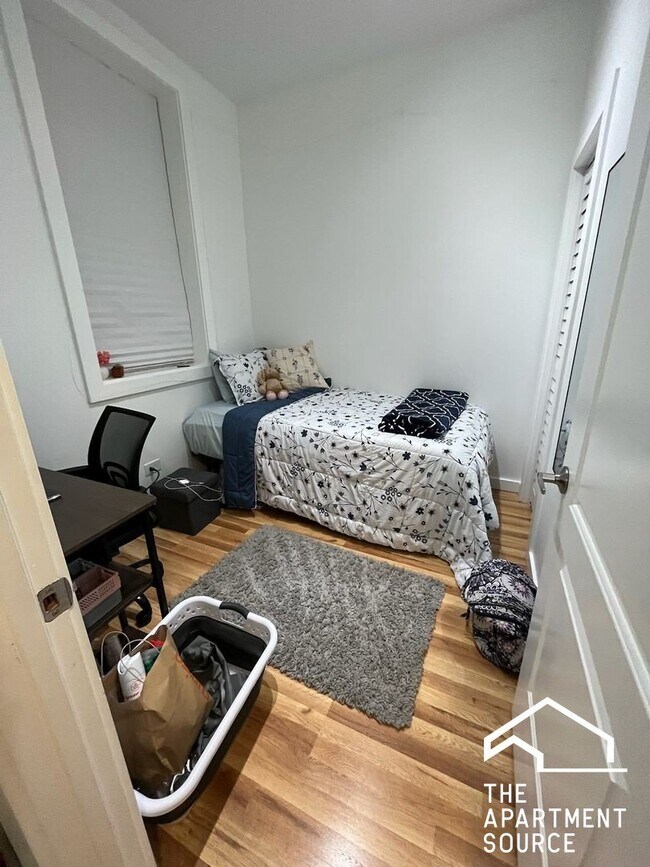 Photo - 1037 W Polk St Unit 1R