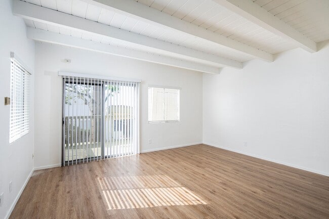 Photo - 3660-3660 Princeton Ave Unidad 3660
