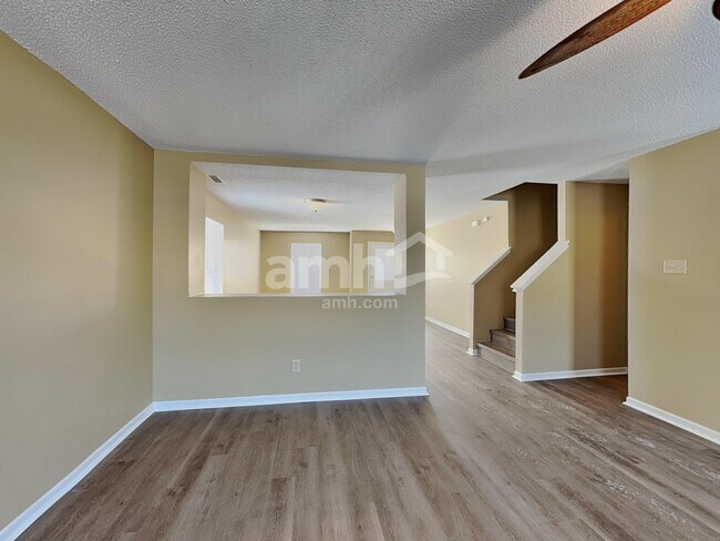 Photo - 990 Brookhaven Dr