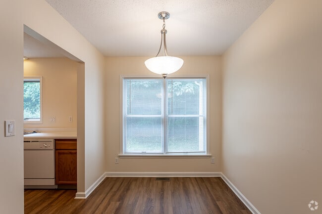 2BR, 1BA Dining Room