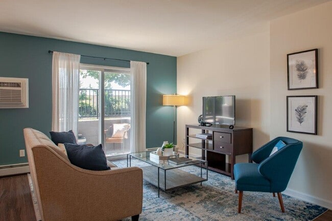 Hill Brook Place Apartment Homes