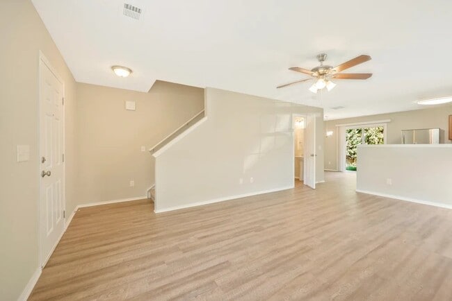 Photo - 2888 Creekbend Dr