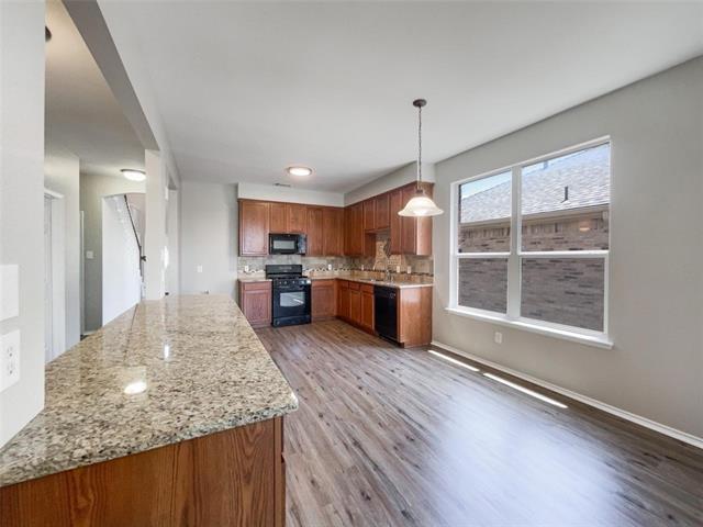 7233 Lindentree Ln