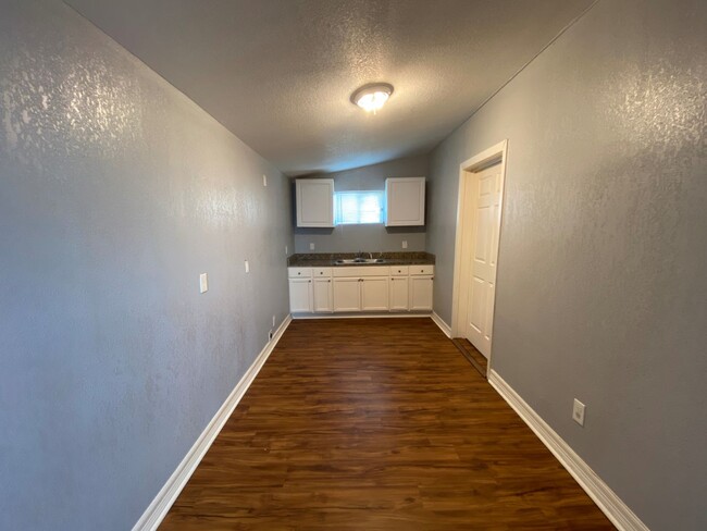 Photo - 3114 Avenue M 1/2 Apartamento Unidad B
