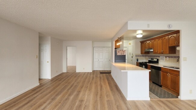 Photo - 280 Marin Blvd