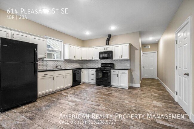 Photo - 614 Pleasant St SE