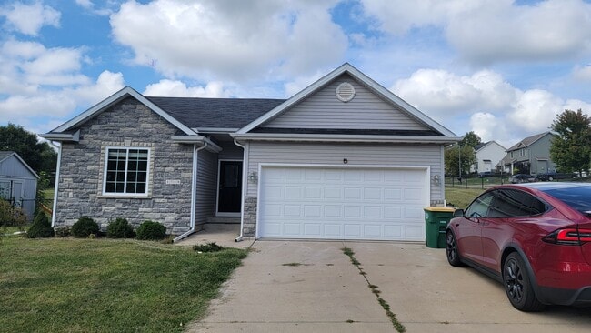 Building Photo - 1708 Apple Ln