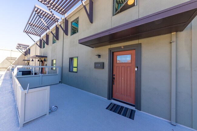 Photo - 1208 Admiralty Ln