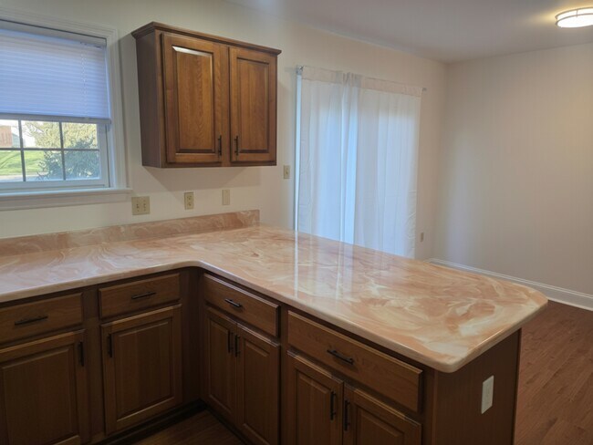 Photo - 521 Cobblestone Ln