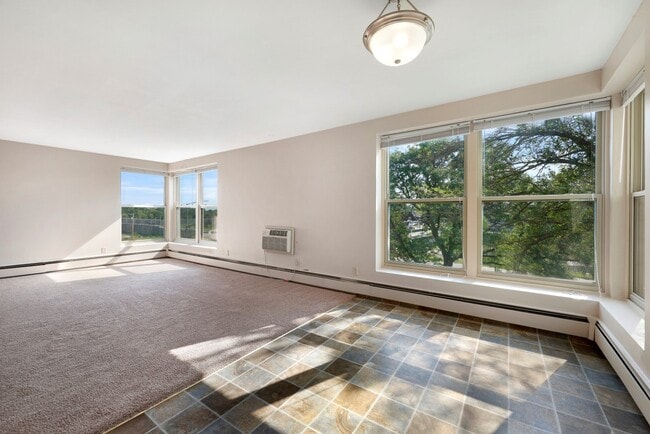 Photo - Boulevard 100 Apartments