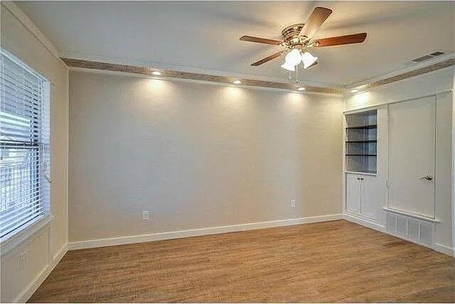 3706 Washburn Ave-Living Room