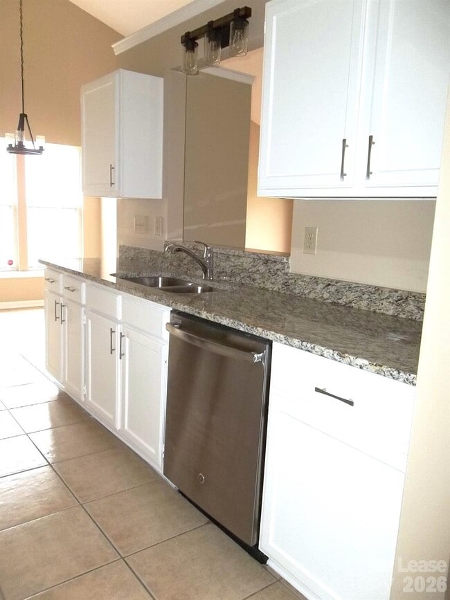 Photo - 115 W Bank Dr