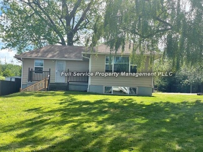 Building Photo - Country charm with Modern day updates!