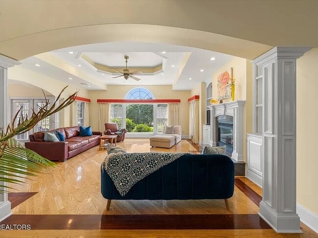 Photo - Luxury & Convenience!!