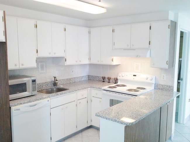 Sacro Plaza-Everett Square - Sacro Plaza-Everett Square