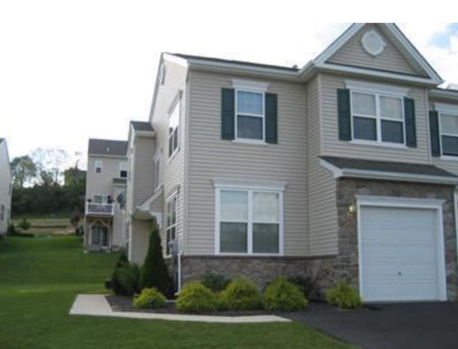 Stunning Upper Nazareth End Unit Townhome - Stunning Upper Nazareth End Unit Townhome