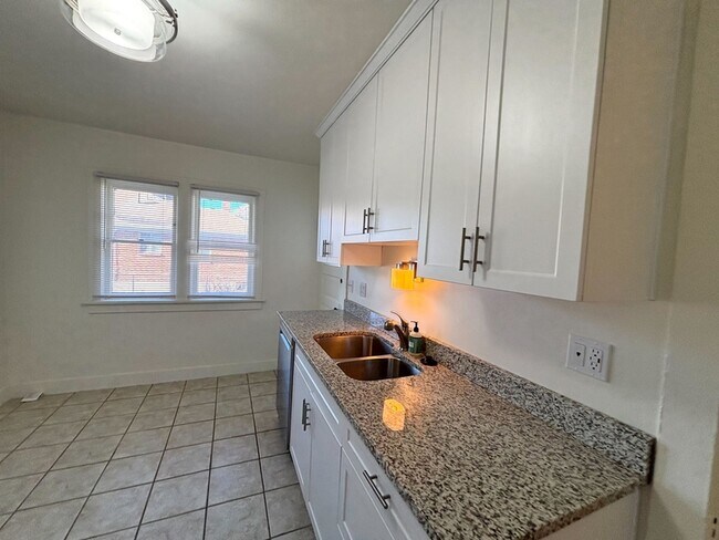 Photo - 361-361 Williams Ave S