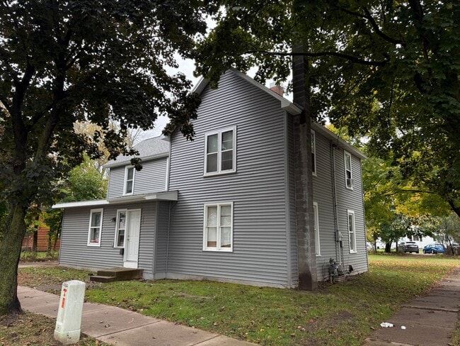 Building Photo - 6 Bedroom 2 Bath | Student Rental