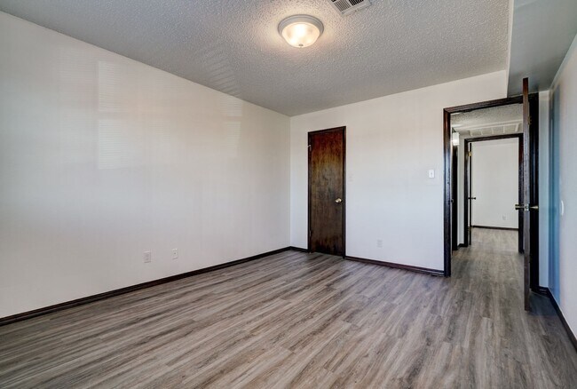 3103 SE Surrey Ln Unidad 3103-8 (B8)
