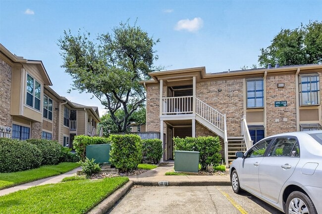 Building Photo - 1311 Antoine Dr Unit 195