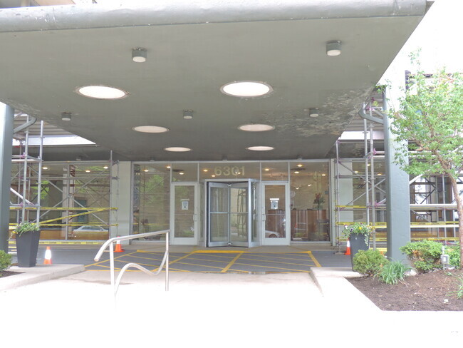 Building Photo - 6301 N Sheridan Rd Rental
