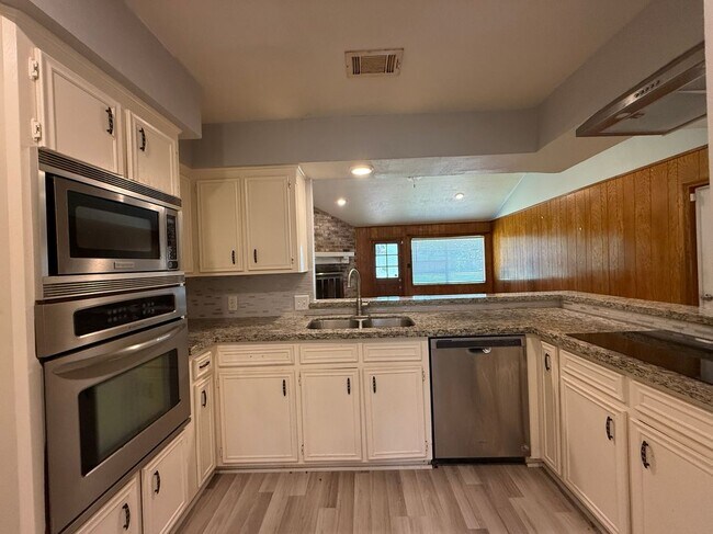 Photo - 422 Gamewood Dr