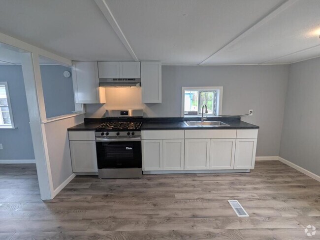 Building Photo - 611 W Matthews St Rental