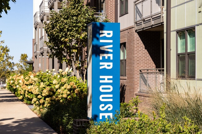 River House (TN) apartments — community photo