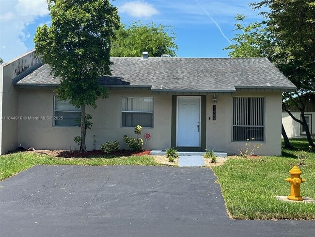 Photo - 11795 SW 122nd Pl Casa