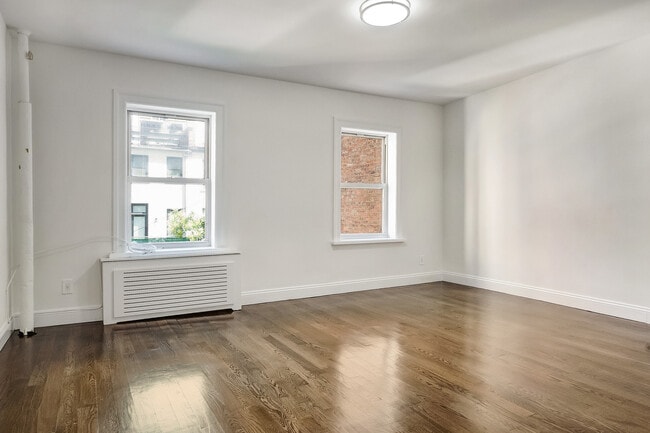 Building Photo - 39 E 65th St Unit ev4B