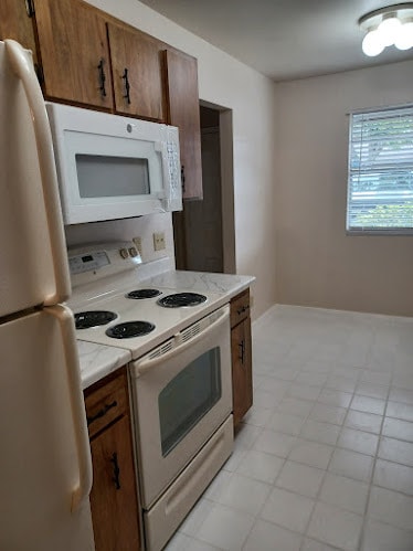 Kitchen with eating area - 1321 Cheney Hwy
