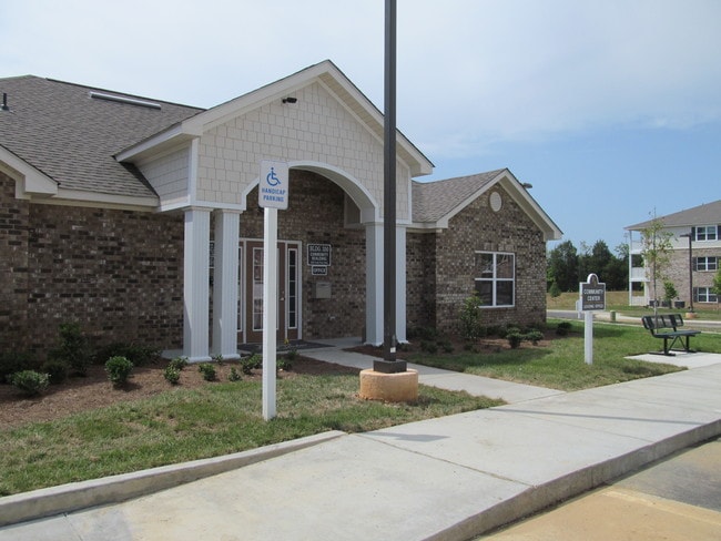 Office/Club House - Kelly Pointe Apartments