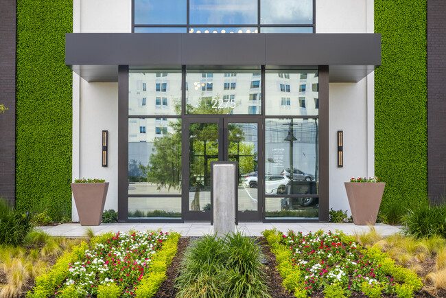 Building Photo - Lantower West Love Rental