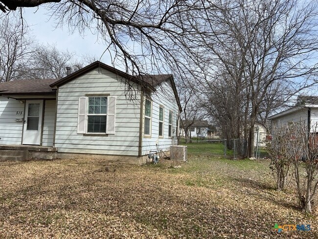 Photo - 515 W Kern Rd