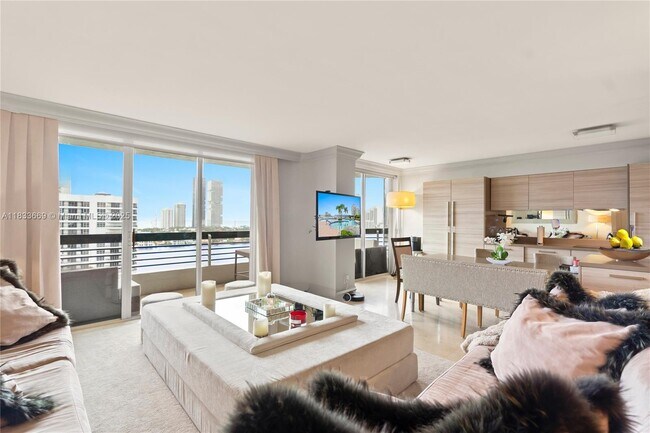 Photo - 3530 Mystic Pointe Dr Unidad 1714