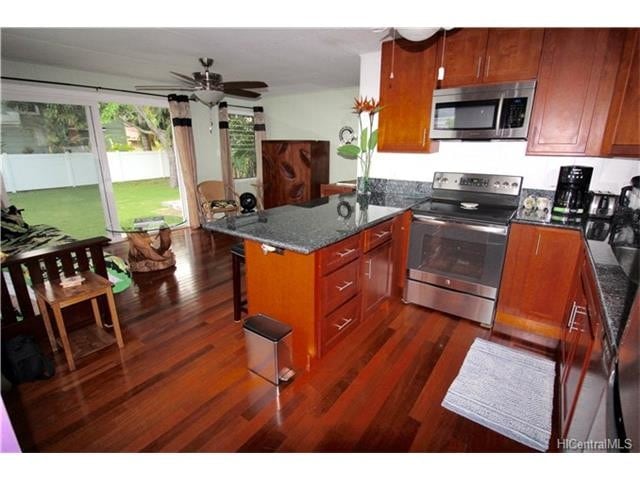 Building Photo - 413 Kihapai St Rental
