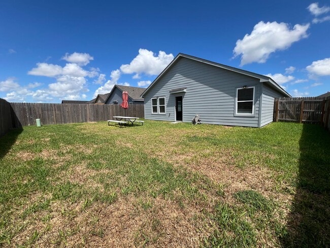 Photo - NEW AND VERY AFFORDABLE 4BDRM HOME IN LOND...