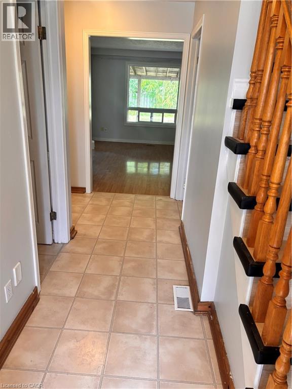 Photo - 206 Northmanor Crescent