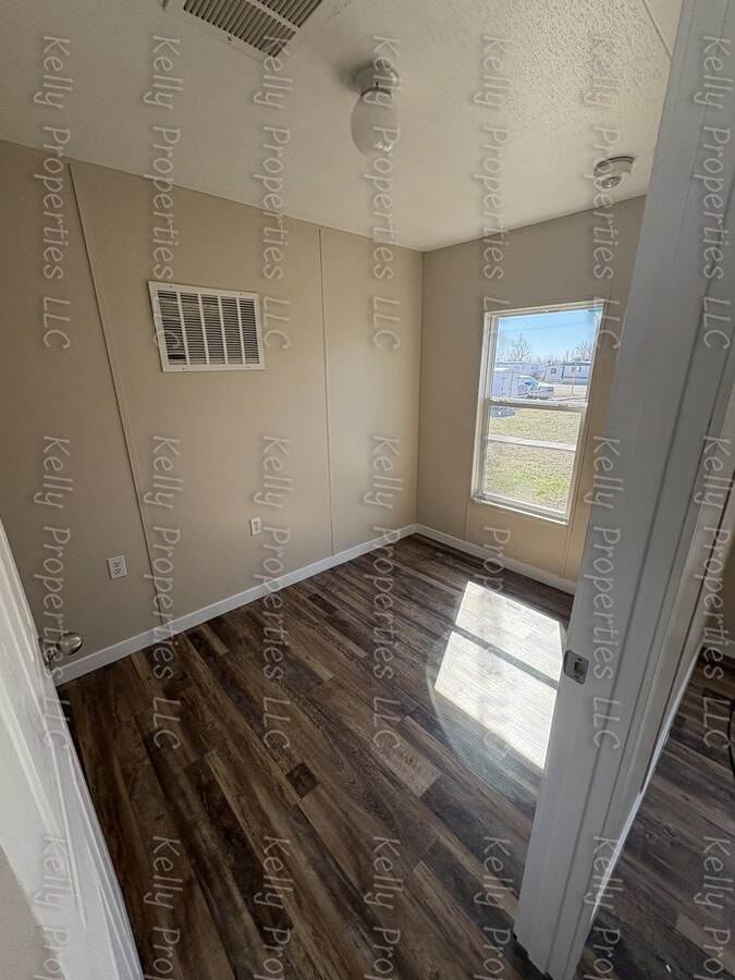 Photo - 510 33rd Ave NW