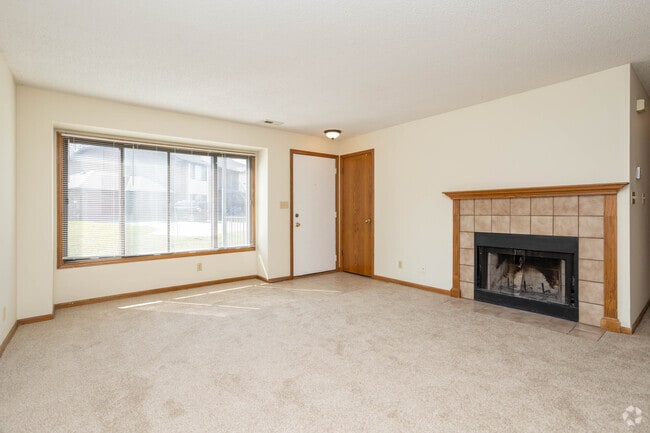 2BR, 2BA - 990SF