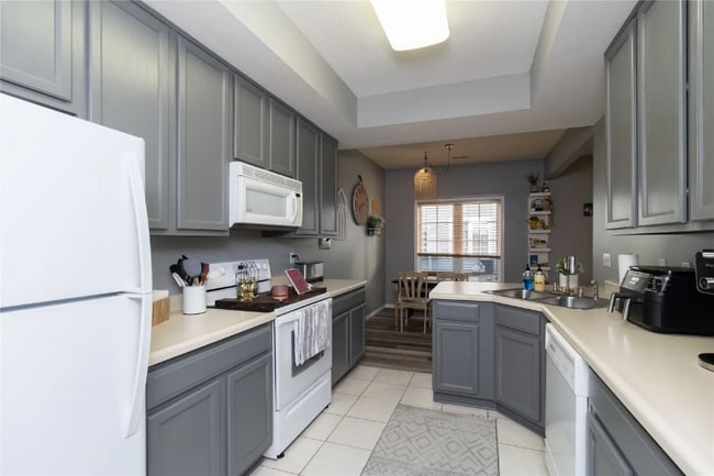 Photo - 2100 Meadow Chase Ln