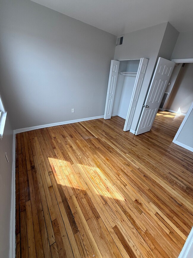 2505 Main St