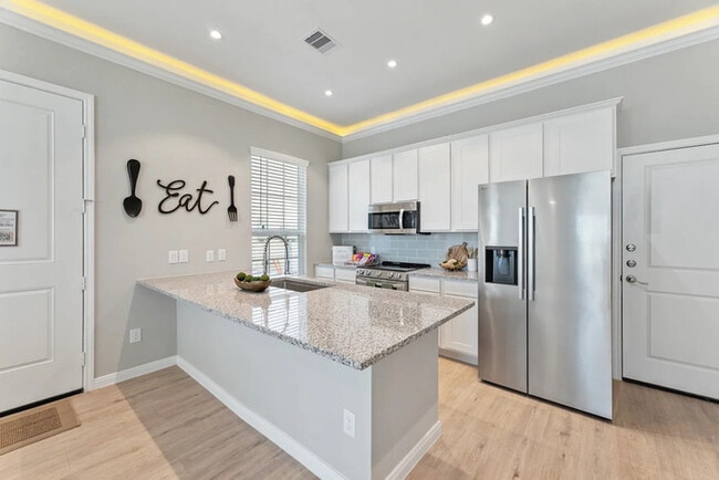 Stunning 3 bed 2.5 bath Modern Townhouse
