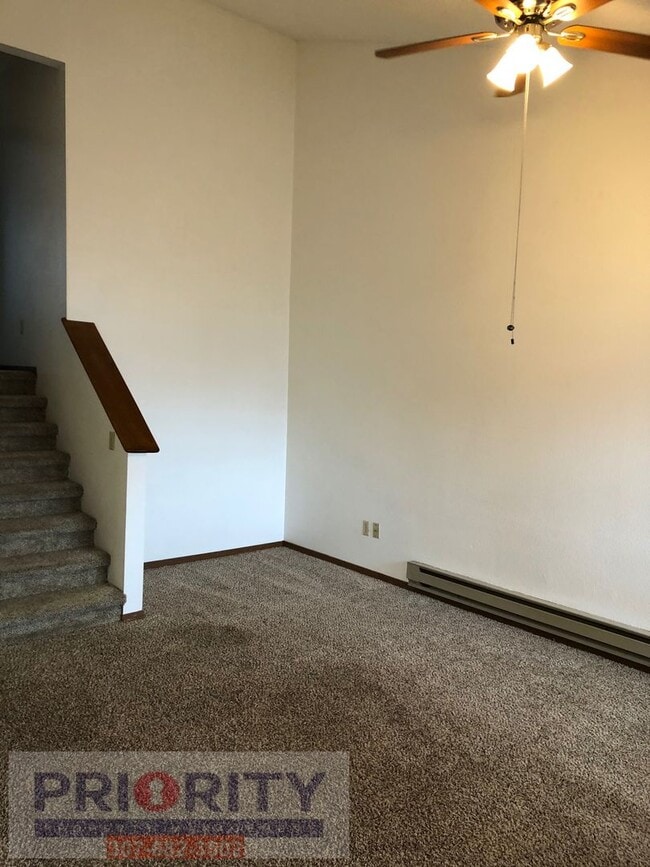 208 W Laurel St