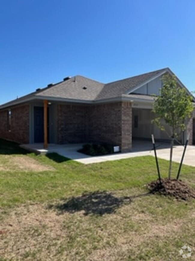 Building Photo - First Month Free! Rental